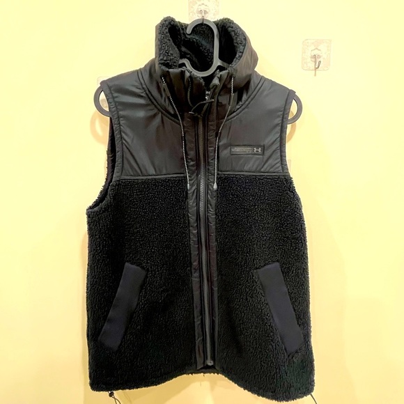 Under Armour Black Sherpa Vest - Picture 1 of 7